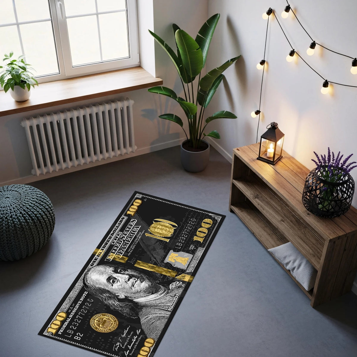 Siyah zemin üzerinde klasik banknot gravürü tarzında Franklin portresi, altın tonlu yazılar ve grafik şeritlerle tasarlanmış modern halı; para ikonu teması, keskin kontrast, tipografik ve illüstratif birleşim.