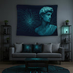 Mavi tonlarda klasik erkek büstü heykeli ve sol tarafta yayılan mikroçip devre hatlarıyla tasarlanan duvar örtüsü, antik heykel estetiğini teknoloji ve yapay zekâ temasıyla birleştirir; futuristik, modern ve dijital sanat tarzını yansıtan dikkat çekici bir tekstil tasarımıdır.