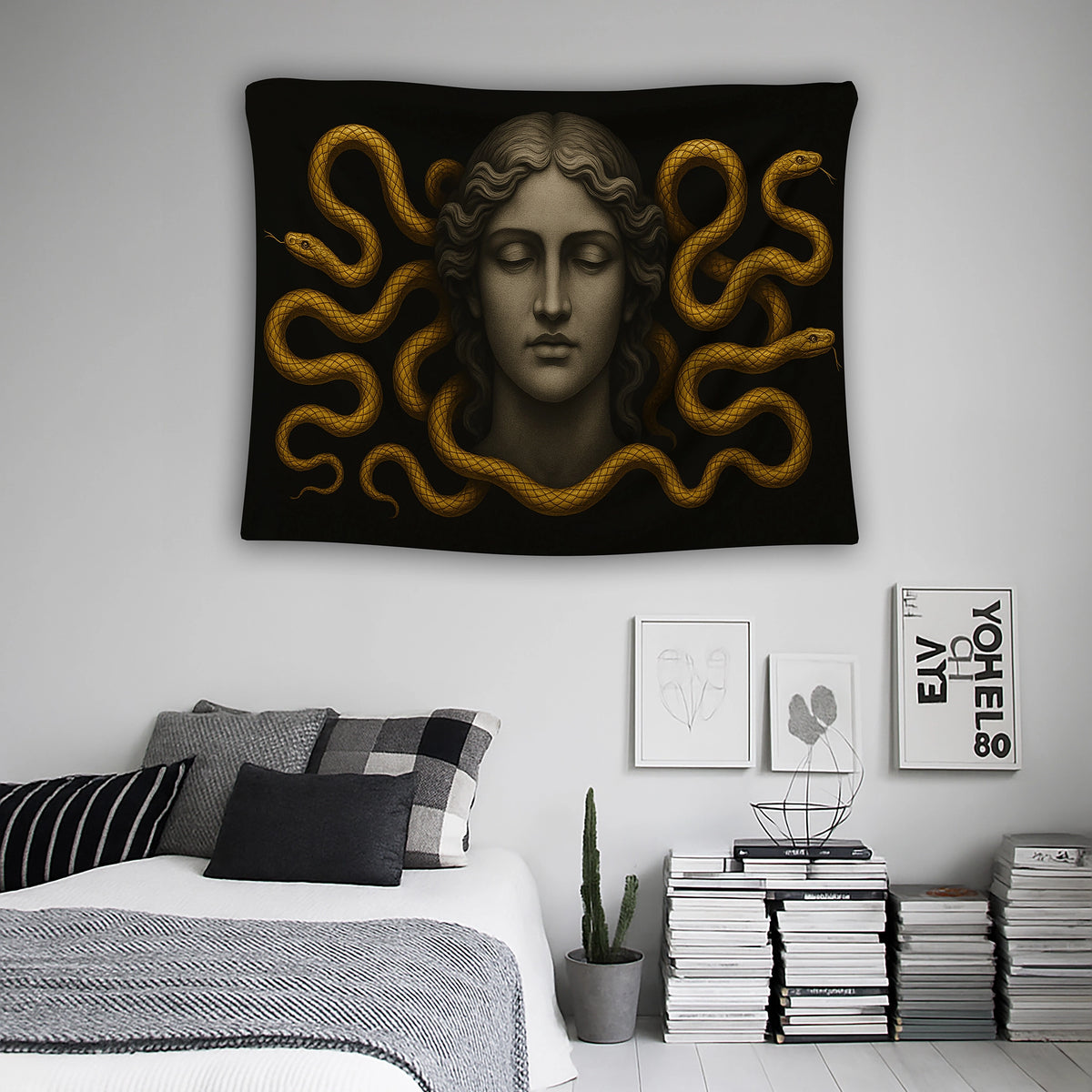 Klasik heykel estetiğini altın yılan figürleriyle birleştiren bu mitolojik kompozisyon, modern ve lüks dekorasyon anlayışıyla hazırlanmış dekoratif bir duvar örtüsüdür. Siyah zemin üzerindeki sıcak altın renkler, güçlü kontrast ve derinlik etkisi yaratarak salon, ofis ve galeri tarzı mekanlarda çarpıcı bir atmosfer sunar. Yüksek çözünürlüklü baskı dokusu, detaylı yüz hatları ve kıvrımlı yılan formlarıyla FabricUp tasarım kalitesini yansıtır.