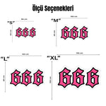 Graffiti etkili tipografik halı; canlı pembe tonlarda büyük “666” rakamları, net beyaz iç hat ve kalın siyah dış konturla çevrelenmiş, pop art estetiğinde, güçlü kontrast sunan ve dikkat çekici figür kesim tasarıma sahip baskı.
