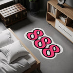 Üçlü rakam formunda tasarlanmış, pembe dolgulu “888” yazısı, beyaz kontur çizgisi ve kalın siyah dış hat ile belirginleştirilmiş, yuvarlak hatlı, modern grafik ve street art stilinde tipografik halı kompozisyonu.
