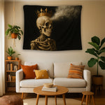 Dark art ve skull temalı bu FabricUp duvar örtüsü, kemik dokuları ve duman efektleriyle güçlü kontrast yaratan sanatsal bir kompozisyon sunar. Modern, loft ve genç odalarında çarpıcı bir odak noktası sağlayan dekoratif tekstil tasarımıdır.