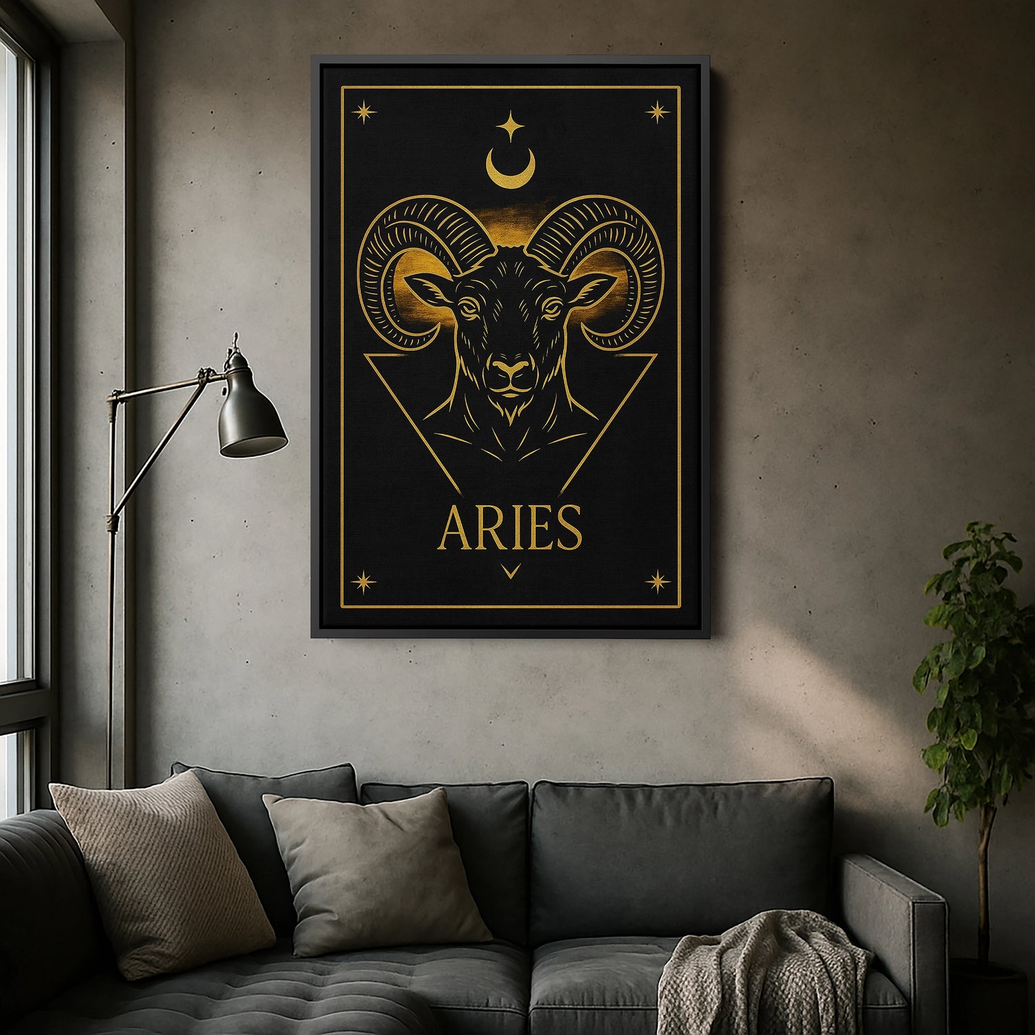 Siyah çerçeveli Koç burcu kanvas tablo, koyu fon ve metalik altın tipografi kontrastıyla güçlü ve karizmatik bir atmosfer yaratır. Aries yazısı, koç figürü ve sembolik gökyüzü detayları yüksek çözünürlüklü dijital baskıyla keskin görünür. Astroloji, burç ve modern sanat temalı dekorasyonlara uyum sağlayan bu tasarım ev, ofis ve çalışma alanları için estetik bir FabricUp duvar aksesuarıdır.