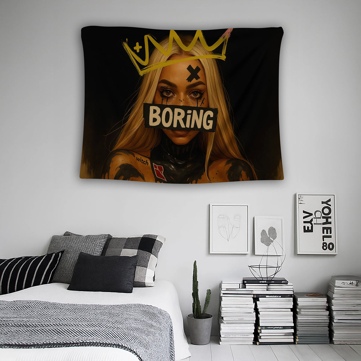 Pop art ve street art etkilerini bir araya getiren bu duvar örtüsü, portre illüstrasyonu, el çizimi taç, çarpı işaretleri ve tipografik mesajla güçlü bir ifade sunar; dinamik renk paleti ve cesur tasarımıyla modern, yaratıcı ve genç mekânlar için estetik bir tekstil ürünüdür.