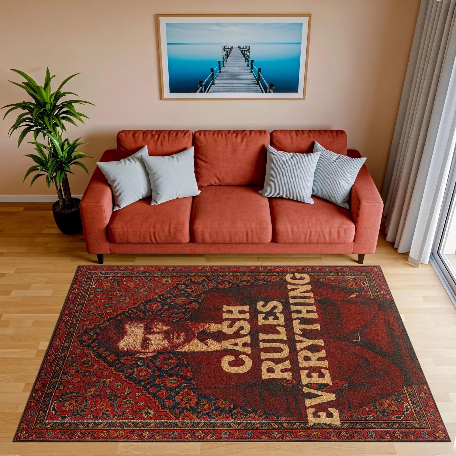 Grafik tasarımlı dekoratif halı, merkezinde portre illüstrasyonu ve “Cash Rules Everything” tipografik yazı bulunan modern konsept sunar. Kırmızı ve siyah tonların hâkim olduğu, eskitme efektli, çağdaş ve iddialı halı tasarımı.
