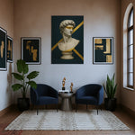 Antik mermer büst heykel ve altın geometrik şerit detaylarıyla tasarlanan çerçevesiz kanvas tablo, klasik sanat ile modern minimal estetiği birleştirir. Net baskı dokusu ve koyu zemin kontrastıyla salon, ofis ve sanat köşeleri için şık bir FabricUp duvar dekoru sunar.