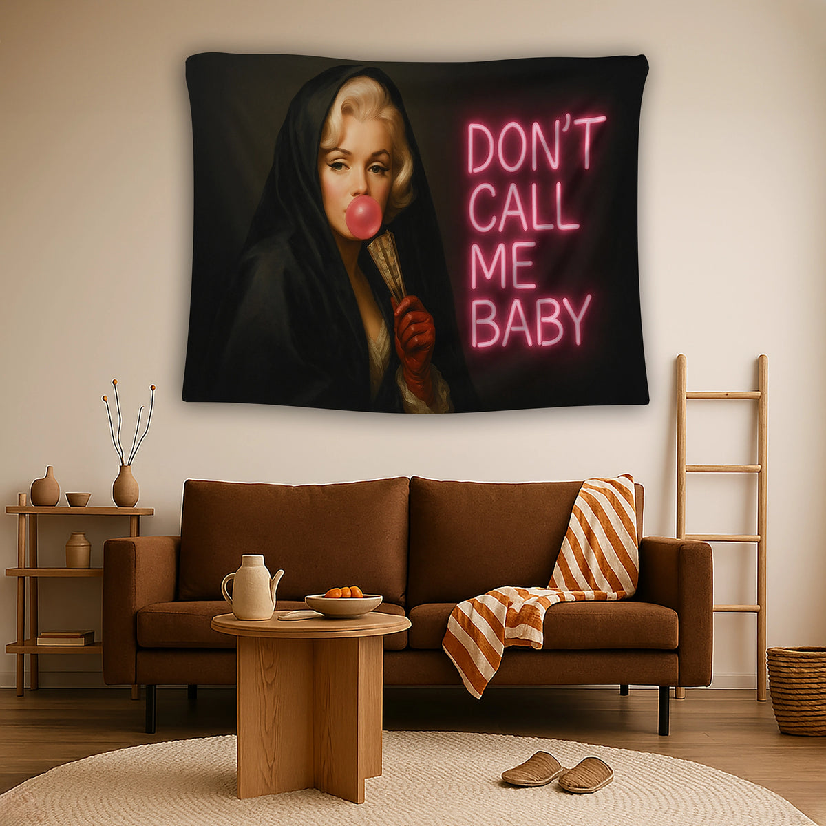 Siyah başörtülü gizemli kadın portresi ve pembe neon “Don’t Call Me Baby” yazısı bulunan modern pop art tarzı dekoratif duvar örtüsü, karanlık fonlu, güçlü kadın temalı, salon ve genç odası için çarpıcı tasarım, yüksek çözünürlüklü canlı baskı, FabricUp koleksiyonu