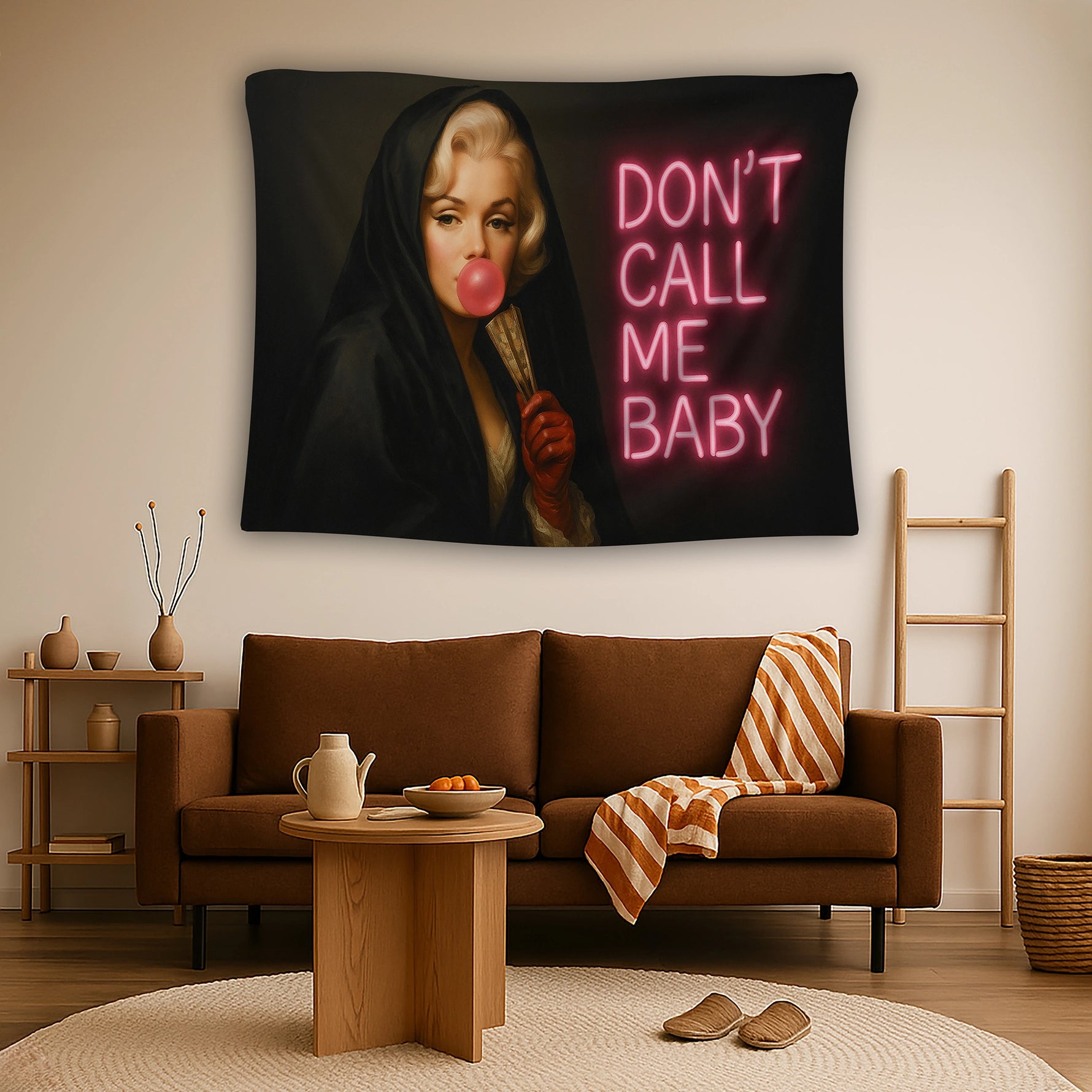 Siyah başörtülü gizemli kadın portresi ve pembe neon “Don’t Call Me Baby” yazısı bulunan modern pop art tarzı dekoratif duvar örtüsü, karanlık fonlu, güçlü kadın temalı, salon ve genç odası için çarpıcı tasarım, yüksek çözünürlüklü canlı baskı, FabricUp koleksiyonu