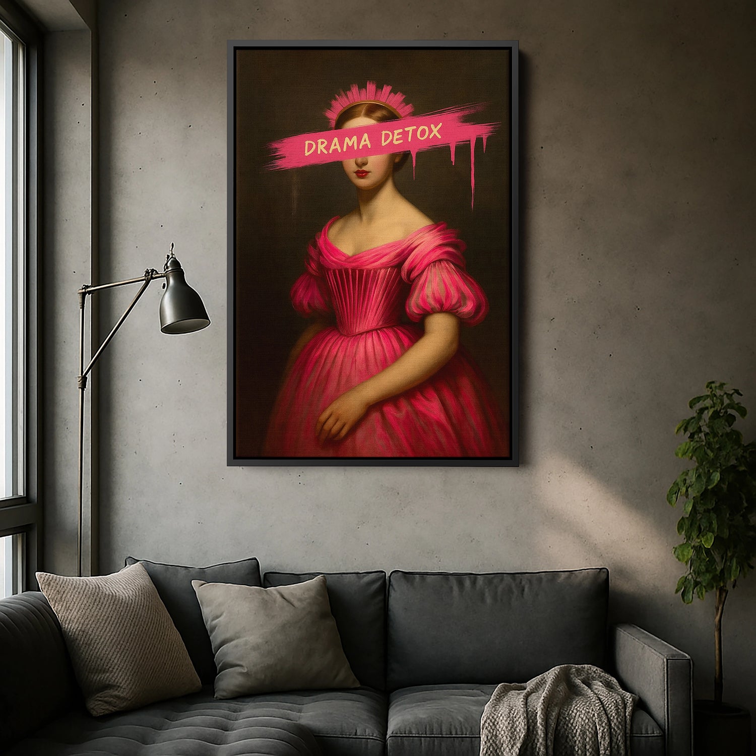 Siyah çerçeveyle tamamlanan “Drama Detox” temalı bu kanvas tablo, klasik portre sanatını çağdaş slogan estetiğiyle buluşturarak güçlü bir kontrast yaratır. Pembe elbise ve fırça darbeli tipografi, koyu çerçeveyle birlikte daha vurgulu ve derin bir görünüm kazanır. Yüksek çözünürlüklü baskı kalitesi sayesinde detaylar net şekilde algılanır, salon ve modern yaşam alanlarında etkileyici bir odak noktası sunar, FabricUp imzası taşır.