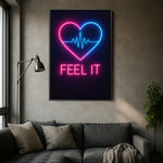 Siyah çerçeveli kanvas tablo, koyu arka plan üzerinde mavi ve pembe neon kalp ışıklarıyla güçlü kontrast yaratan dekoratif duvar dekoru tasarımıdır. FabricUp dijital baskı teknolojisi sayesinde yüksek çözünürlüklü, net ve canlı renklerde modern kanvas tablo görünümü sağlar.
