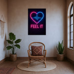 Çerçevesiz modern kanvas tablo, kalp atışı grafiği ve neon ışık efektleriyle tasarlanmış çağdaş ve dinamik bir duvar dekoru modelidir. FabricUp dijital baskı ile üretilen yüksek çözünürlüklü yüzey, dayanıklı, net ve şık görünüm sunarak mekâna enerji katar.