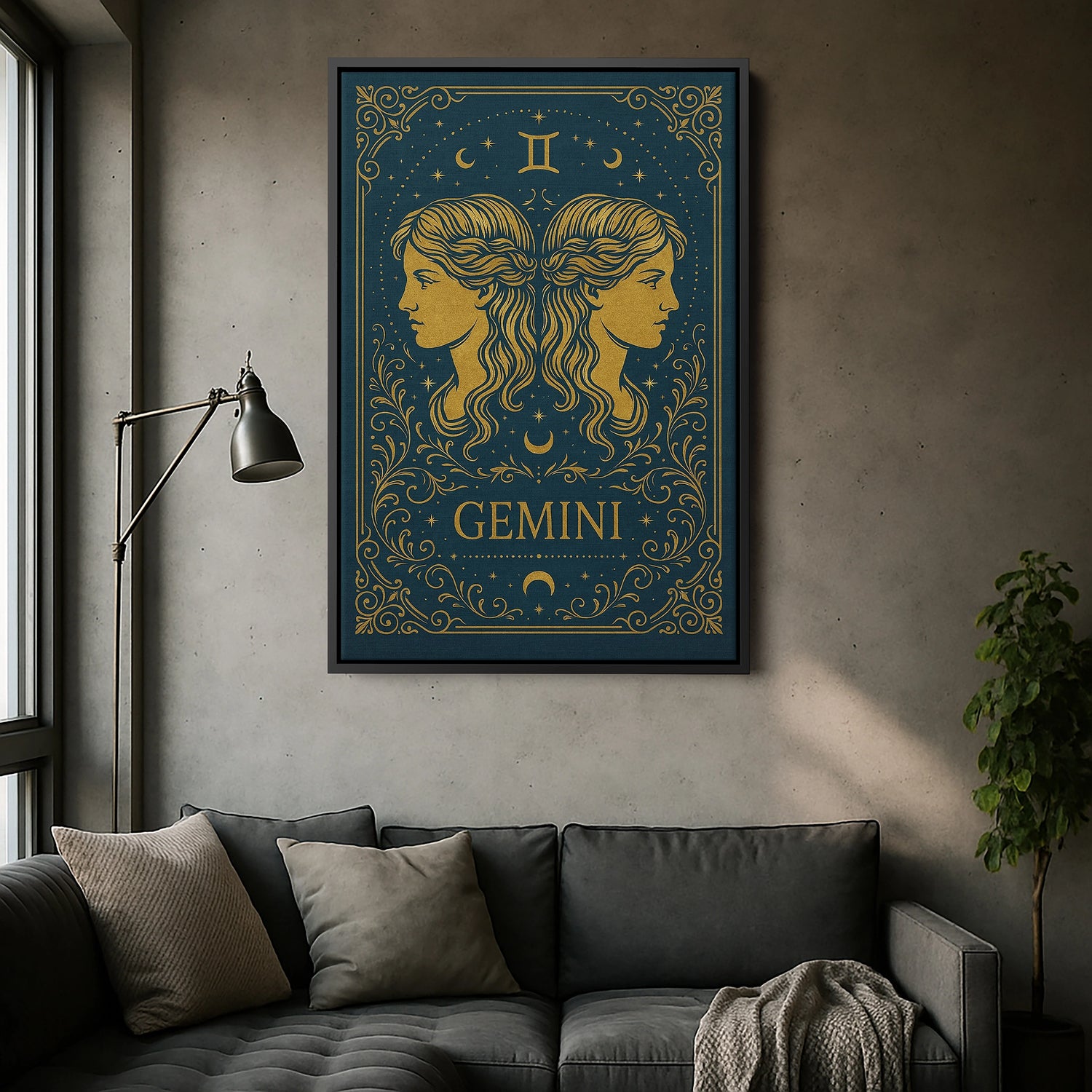 Siyah çerçeveli Gemini burç kanvas tablo, koyu fon ile metalik altın tipografinin güçlü kontrastı sayesinde premium ve sofistike bir atmosfer oluşturur. Simetrik ikiz figürler ve dekoratif çerçeve motifleri detaylı çizimlerle öne çıkar. Modern, spiritüel ve lüks dekorasyon stillerine uyum sağlayan bu tasarım ev ve çalışma alanları için estetik bir FabricUp duvar aksesuarıdır.