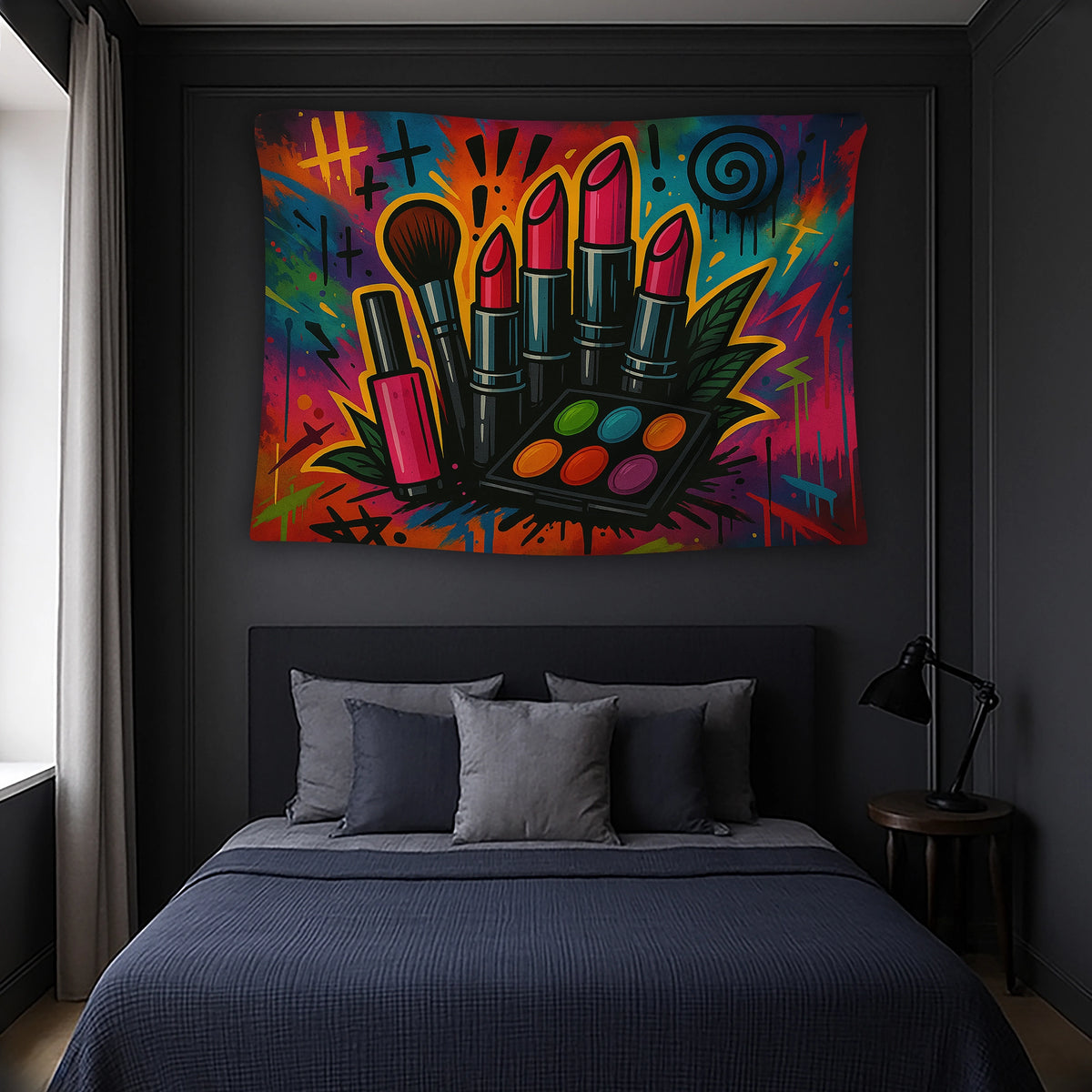 Neon renkler, boya sıçramaları ve stilize makyaj ürünleriyle tasarlanan duvar örtüsü, pop art ve urban grafik tarzını yansıtan yüksek kontrastlı kompozisyonuyla enerjik bir atmosfer oluşturur; stüdyo, genç odası ve butik alanlarda dekoratif odak noktası sağlar.