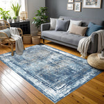 Açık ve koyu mavi tonların katmanlı dokusuyla tasarlanan bu soyut görünümlü halı, modern minimal stil, beton efektli yüzey, soft renk geçişleri ve çağdaş iç mekan konseptleri için şık bir dekoratif zemin oluşturur.
