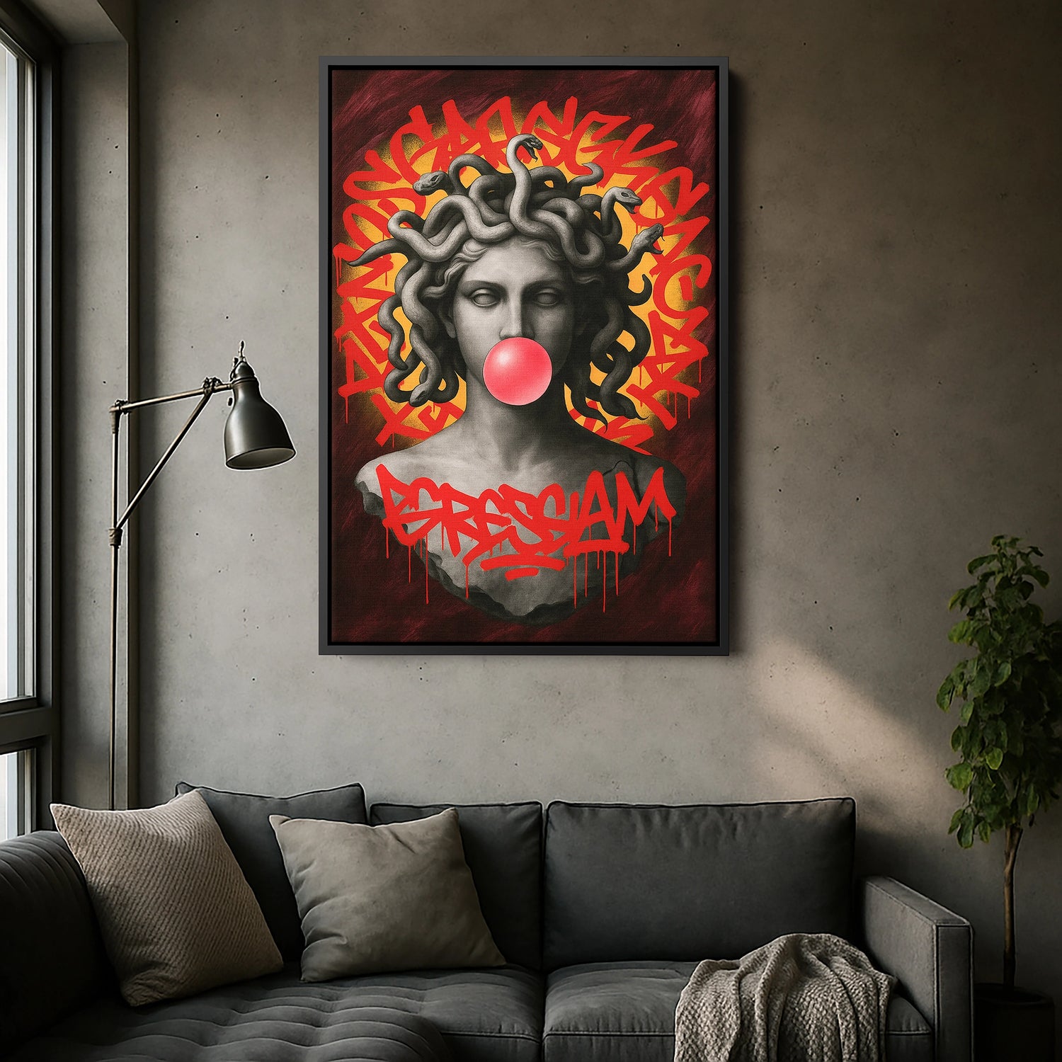 Siyah çerçeveli kanvas tablo versiyonunda koyu çerçeve kontrastı, grafiti efektlerini ve heykel dokularını daha güçlü gösterir. Urban, asi ve çağdaş dekorasyon sevenler için salon, ofis ve stüdyolarda dikkat çeken premium FabricUp modern sanat tablosudur.