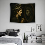 Karanlık arka plan, dramatik ışık ve gerçekçi figür detaylarıyla hazırlanan FabricUp duvar örtüsü, gotik ve alternatif dekorasyon stilleri için dikkat çekici bir tekstil ürünüdür. Hafif yapısı kolay asılır, baskı kalitesi uzun süre canlı kalır.