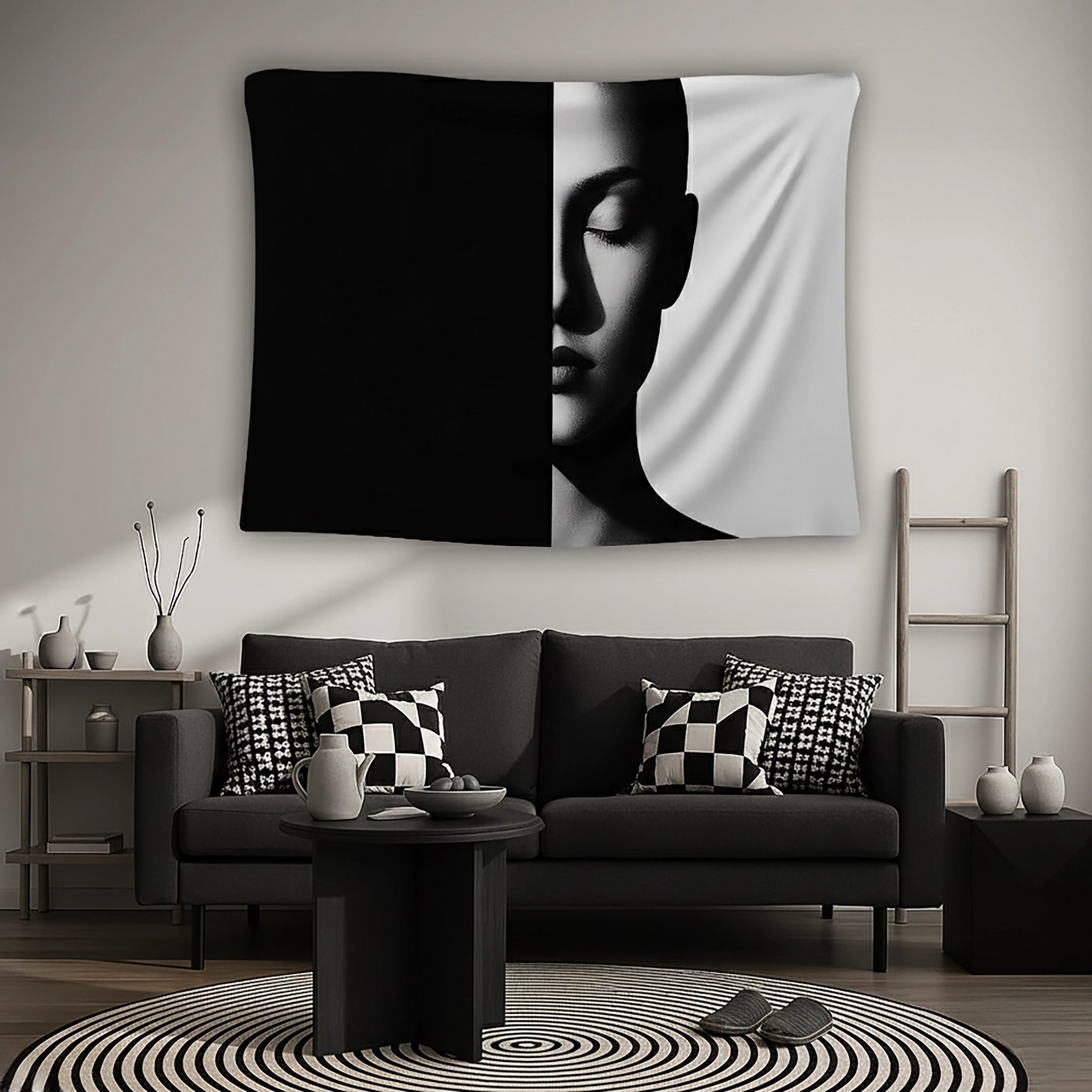 Siyah ve beyazın keskin geçişiyle tasarlanmış minimal duvar örtüsü, yüzün yarısını karanlık yarısını aydınlık gösteren kadın portresiyle modern ve sanatsal bir kontrast sunar; monokrom, soyut ve estetik tarzı sevenler için sade ama güçlü görsel etkiye sahip dekoratif tekstil tasarımıdır.