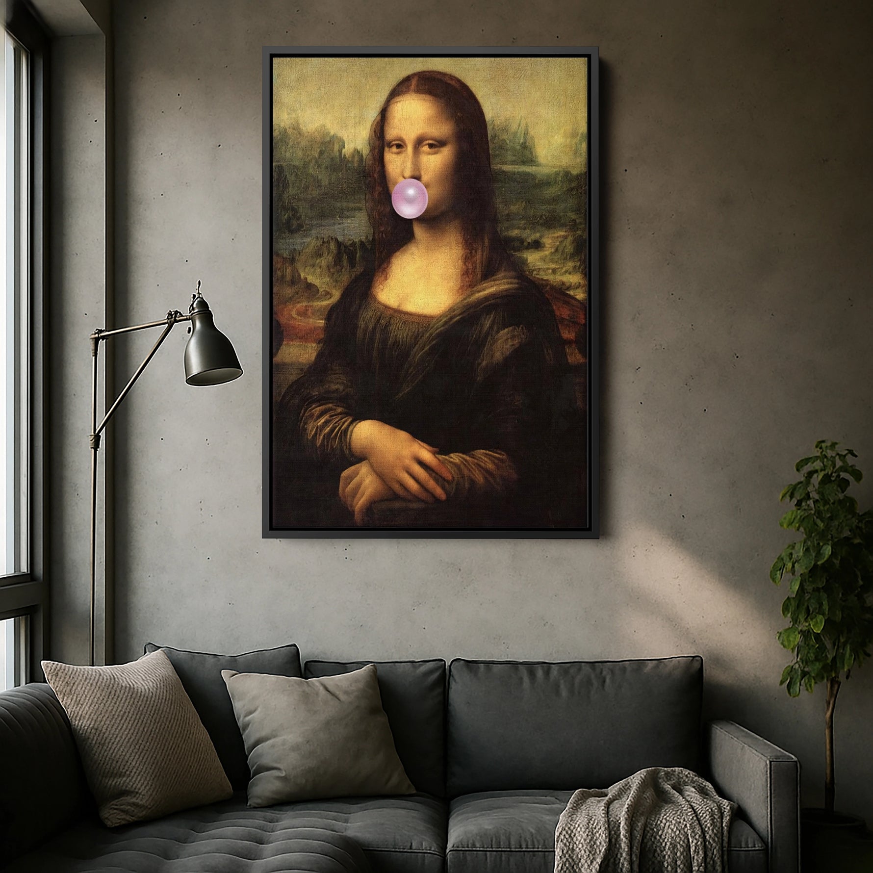 Siyah çerçeveli Mona Lisa ve sakız balonu temalı kanvas tablo, koyu çerçeve kontrastıyla klasik portreyi daha dramatik ve modern gösterir. Pop art dokunuşlu tasarım net baskı kalitesiyle öne çıkar, ofis ve stüdyo dekorasyonu için dikkat çekici bir FabricUp ürünü sunar.