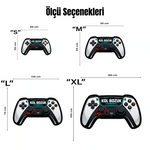 Gamepad figürlü tematik genç odası halısı. Konsol grafiğinin üzerinde beyaz harflerle "KOL BOZUK" yazısı, renkli ABXY tuşları ve kırmızı kıvılcım görselleri mevcuttur. Siyah-beyaz kontrastı ile oyun odası konseptine uygun, özel kesim dekoratif halı.