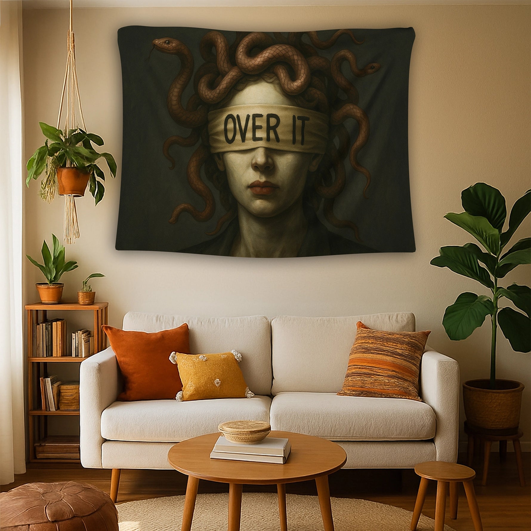 Karanlık fon üzerinde mitoloji ve çağdaş illüstrasyonu birleştiren FabricUp duvar örtüsü, yılan motifleri ve göz bandı mesajıyla dikkat çeken dekoratif bir tekstil ürünüdür. Yüksek kaliteli baskı sayesinde desenler net, estetik görünüm uzun süre korunur.