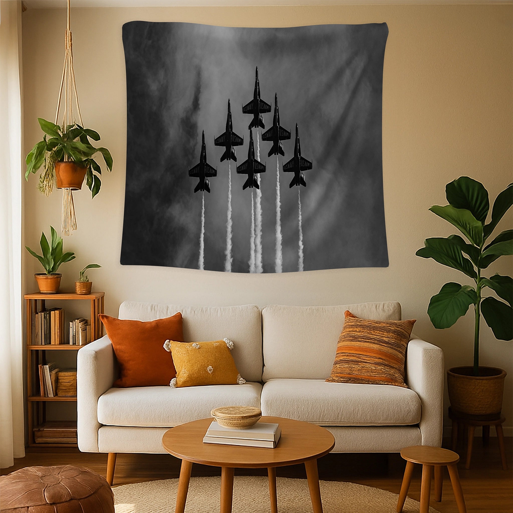 Siyah beyaz tonlarda tasarlanan savaş uçağı formasyonu görselli FabricUp duvar örtüsü, gökyüzünde yükselen jetler ve duman izleriyle güçlü ve dinamik bir atmosfer sunar. Yüksek çözünürlüklü dijital baskı sayesinde net detaylar ve kontrast görünüm sağlar.