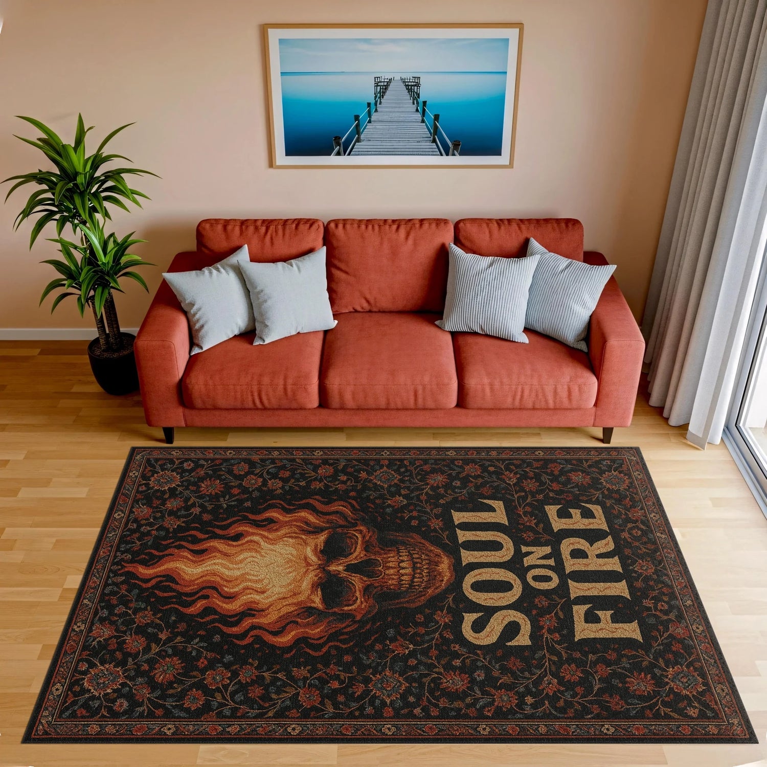 Alev efektleriyle çevrili kafatası figürü ve “SOUL ON FIRE” yazı kompozisyonuna sahip bu dijital baskı halı, koyu tonlu zemin ve simetrik klasik çerçeve deseniyle modern ve gotik estetiği bir araya getirir. Baskı kalitesinin yüksekliği sayesinde renk geçişleri, alev hareketi ve tipografi detayları yüzeyde canlı ve derinlikli görünür. Salon, çalışma alanı, stüdyo ve tematik mekanlarda güçlü bir ifade oluşturmak isteyenler için FabricUp imzası taşıyan çarpıcı bir zemin tasarımıdır.
