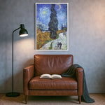 Beyaz çerçeveyle sunulan yıldızlı gece temalı kanvas tablo, ferah ve dengeli görünümüyle klasik sanat atmosferini modern yaşam alanlarına taşır. Yüksek kaliteli baskı sayesinde gökyüzü ve manzara detayları canlı görünür, ev ve ofis dekorasyonu için estetik FabricUp üretimi.