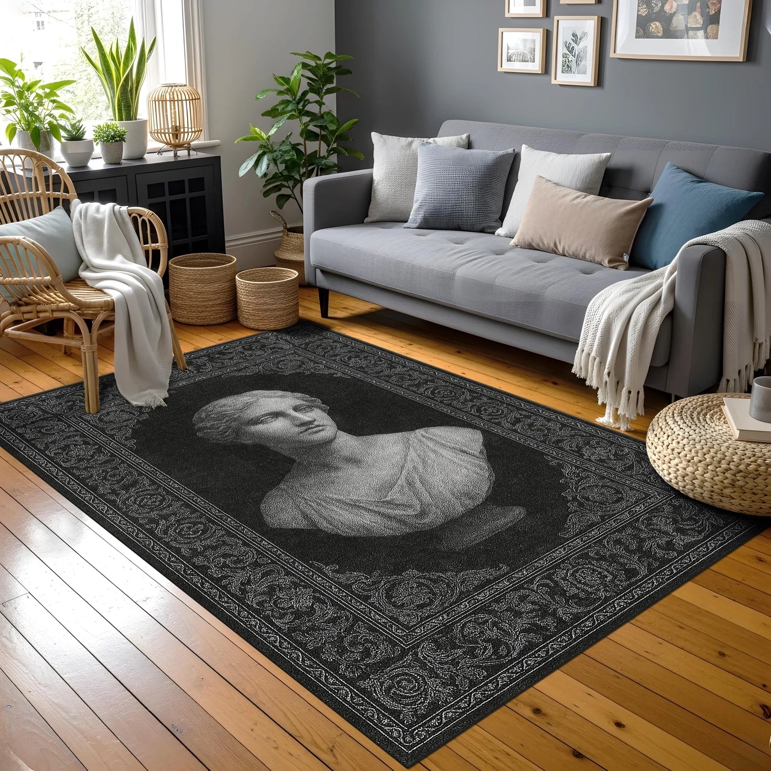 Merkez alanında antik Yunan-Roma stilinde kadın heykel portresi yer alan siyah ağırlıklı dekoratif halı; taş heykel dokusunu andıran yumuşak gölgelendirme, simetrik ornamental çerçeve ve sade, klasik yüzey düzeni.