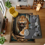 Klasik persian tarzda hazırlanmış dekoratif halı, merkezde güçlü ve detaylı leopar figürü ile dikkat çeker. Koyu zemin üzerinde konumlanan figür, simetrik ve ornamental bordürlerle dengeli görünüm sunar.