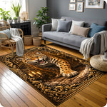 Sanatsal ve vintage dekoratif halı tasarımı, merkezde dinamik ve güçlü leopar figürü içerir. Koyu zemin üzerinde yer alan figür, etrafındaki altın tonlu ornamental ve geometrik desenlerle zengin kompozisyon oluşturur.