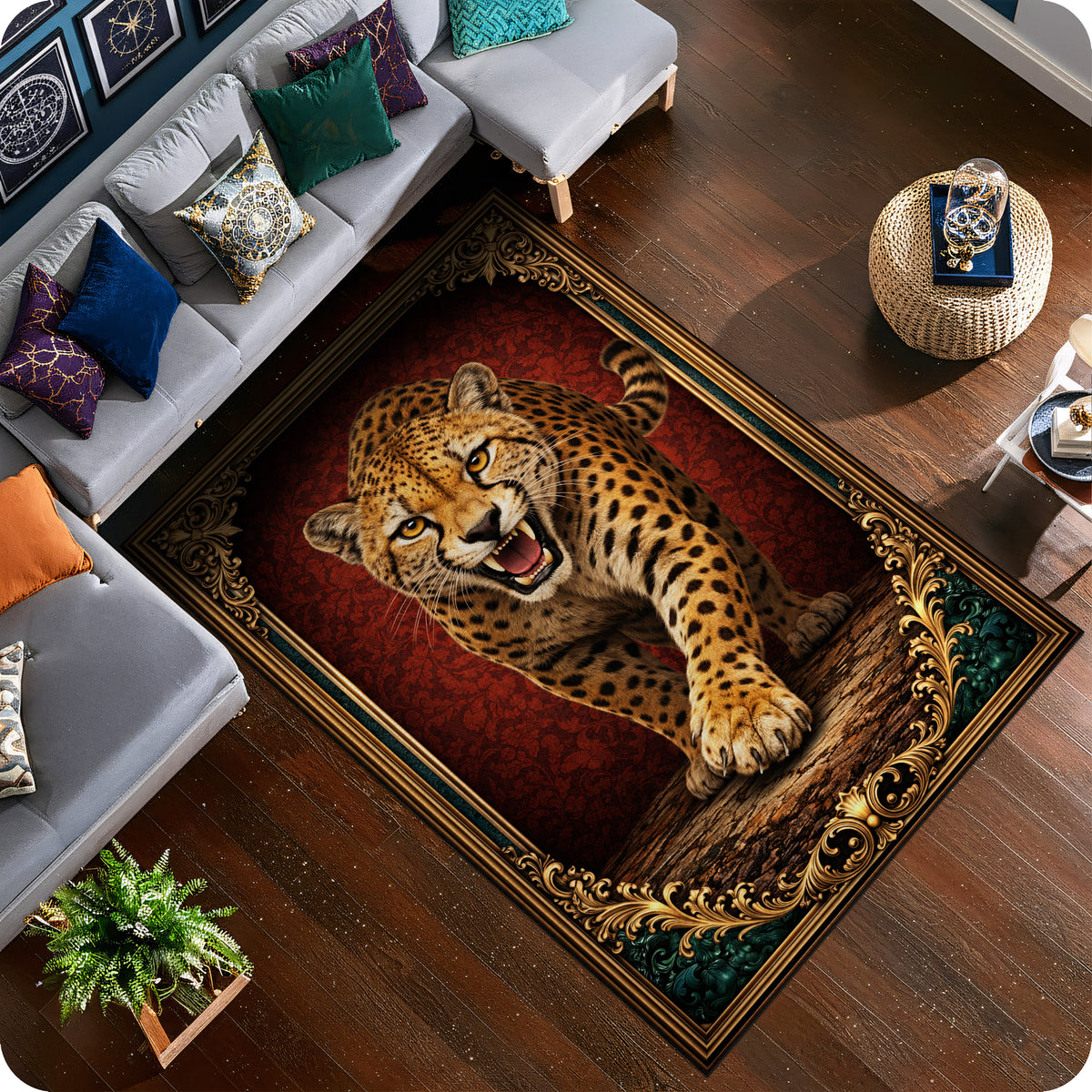 Barok ve persian etkili dekoratif halı tasarımı, merkezde agresif duruşa sahip leopar figürü ile öne çıkar. Koyu kırmızı zemin üzerinde detaylı illüstrasyon ve kıvrımlı ornamental bordürler dikkat çeker.