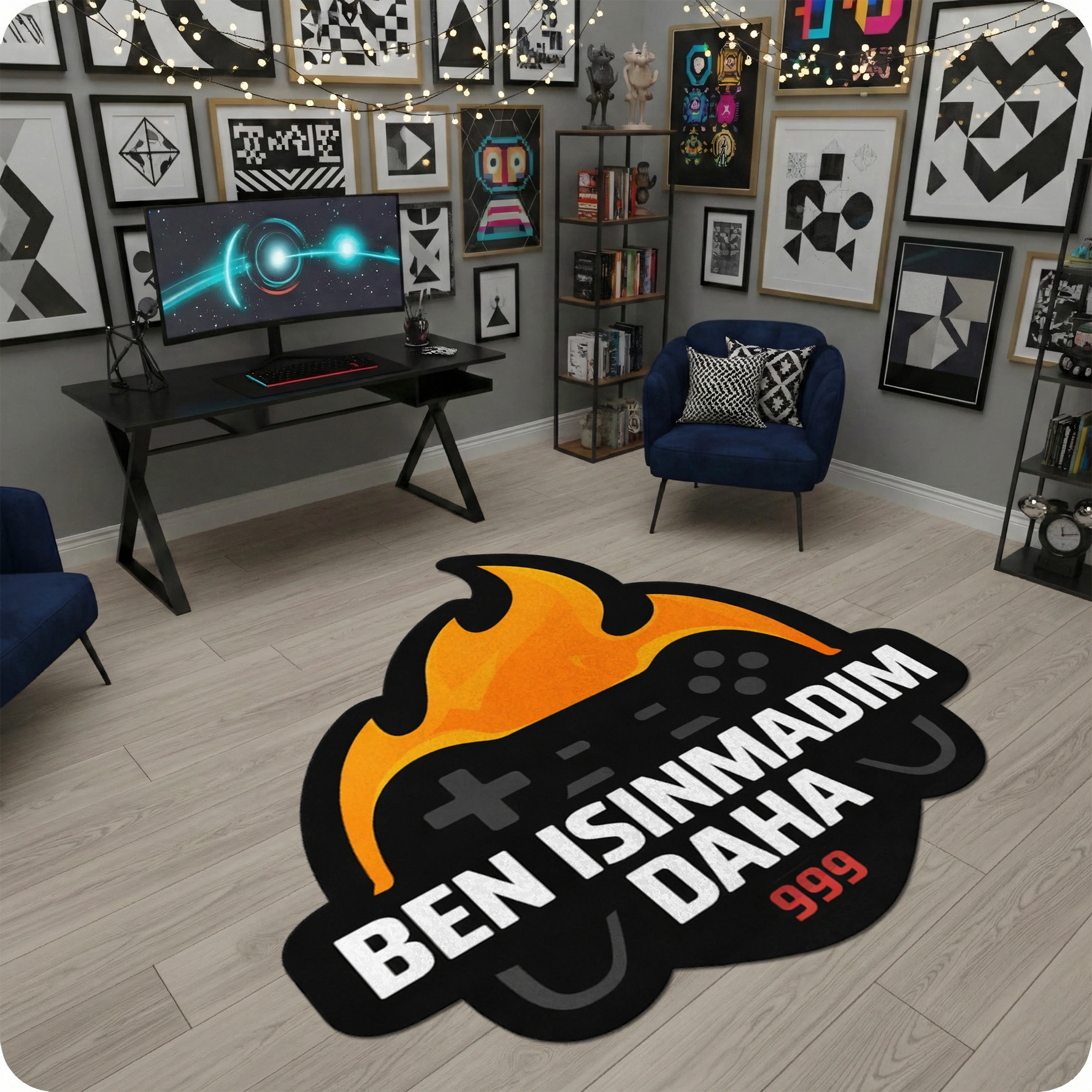 Gamer odası dekorasyonu için gamepad silüeti formunda alev figürlü halı. Siyah zemin üzerine dijital baskılı, Türkçe "BEN ISINMADIM DAHA" ibaresi ve kırmızı "999" sayısı ile dikkat çeken, yıkanabilir ve yumuşak dokulu özel şekilli halı.