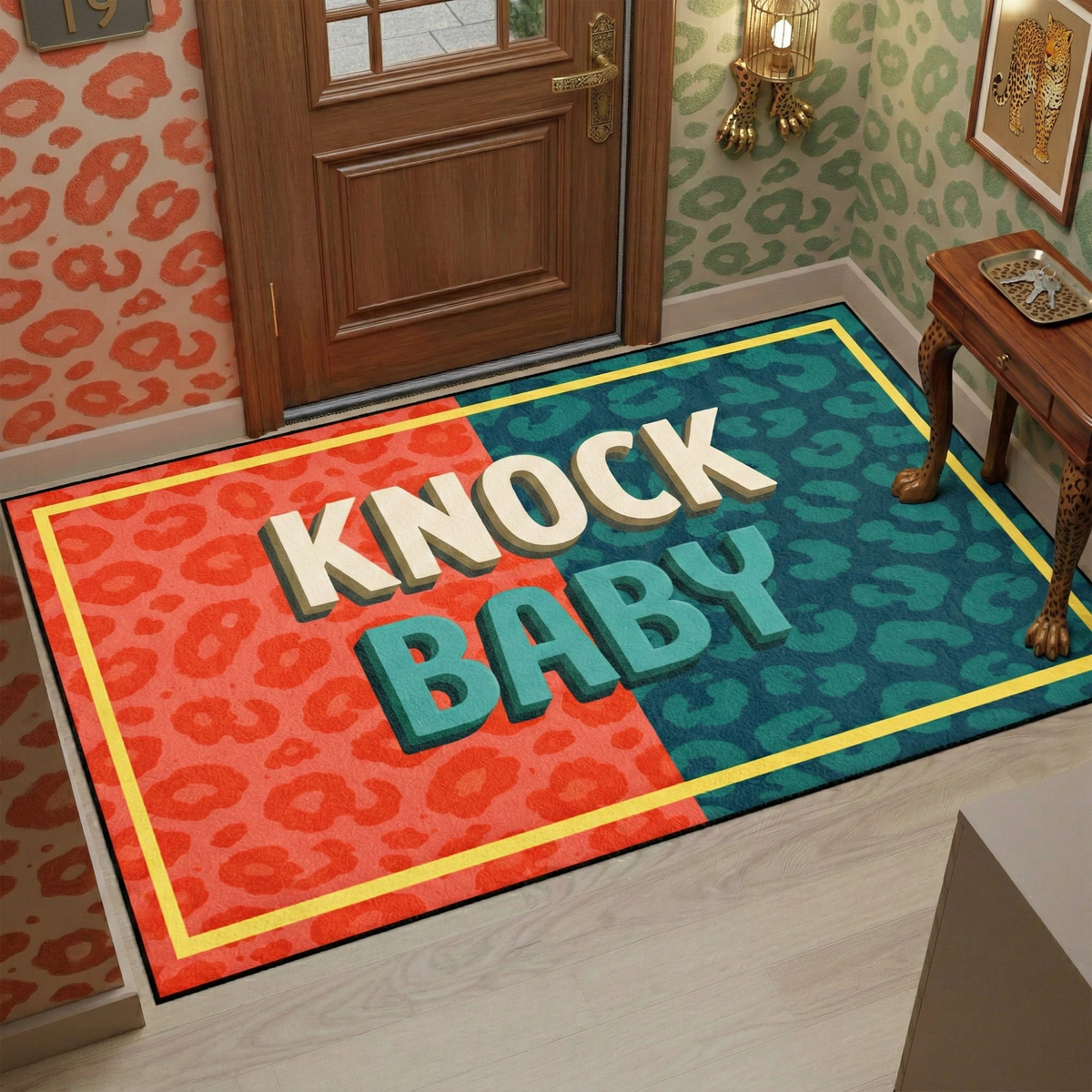 Modern ve renk bloklu tasarıma sahip dekoratif halı, merkezde KNOCK BABY yazısı ile dikkat çeker. Turuncu ve yeşil tonların kontrastı ile enerjik ve eğlenceli bir görünüm sunar.
