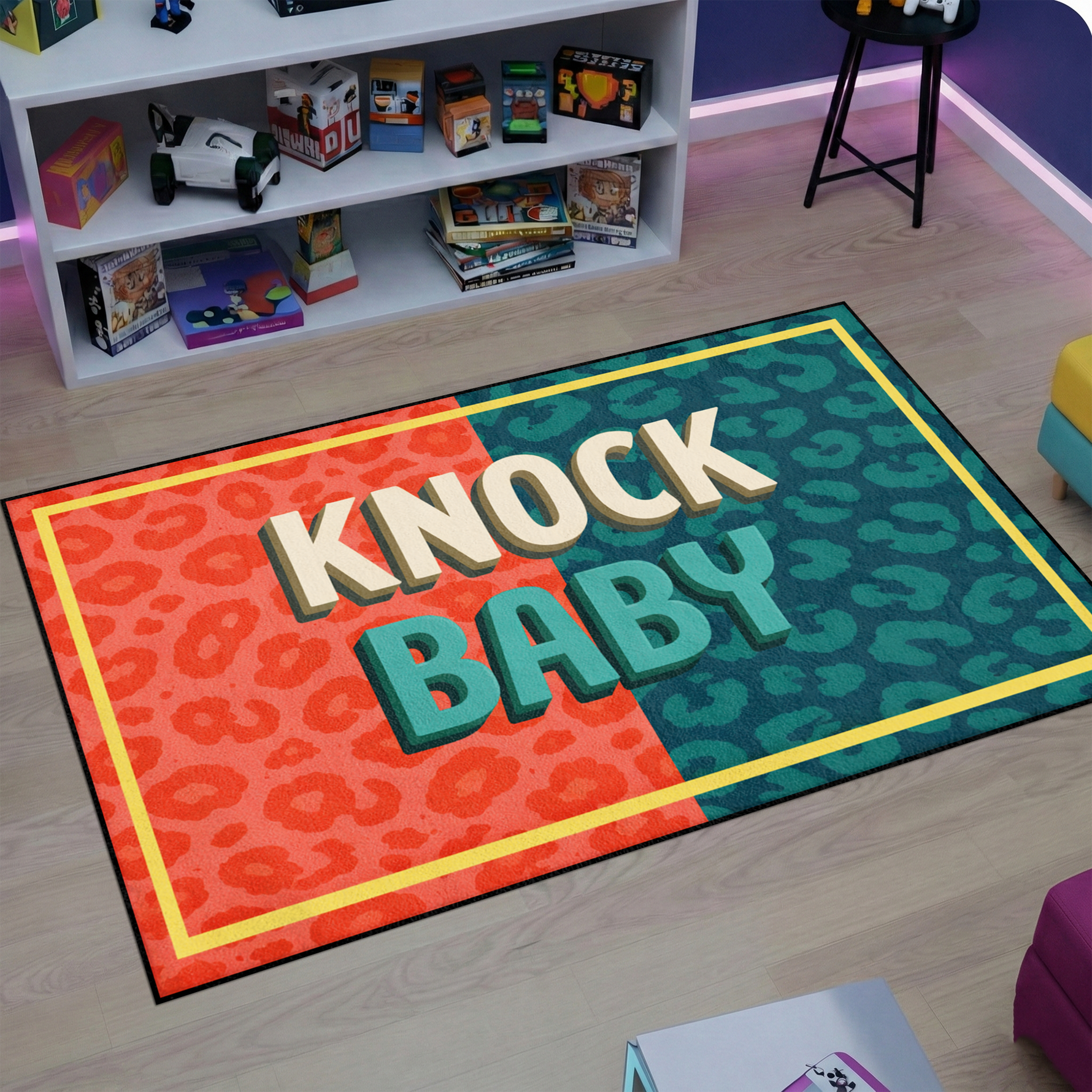 Eğlenceli ve dikkat çekici tasarıma sahip halı, merkezde KNOCK BABY yazısı barındırır. Turuncu ve yeşil renk blokları ile modern ve dinamik bir atmosfer oluşturur.