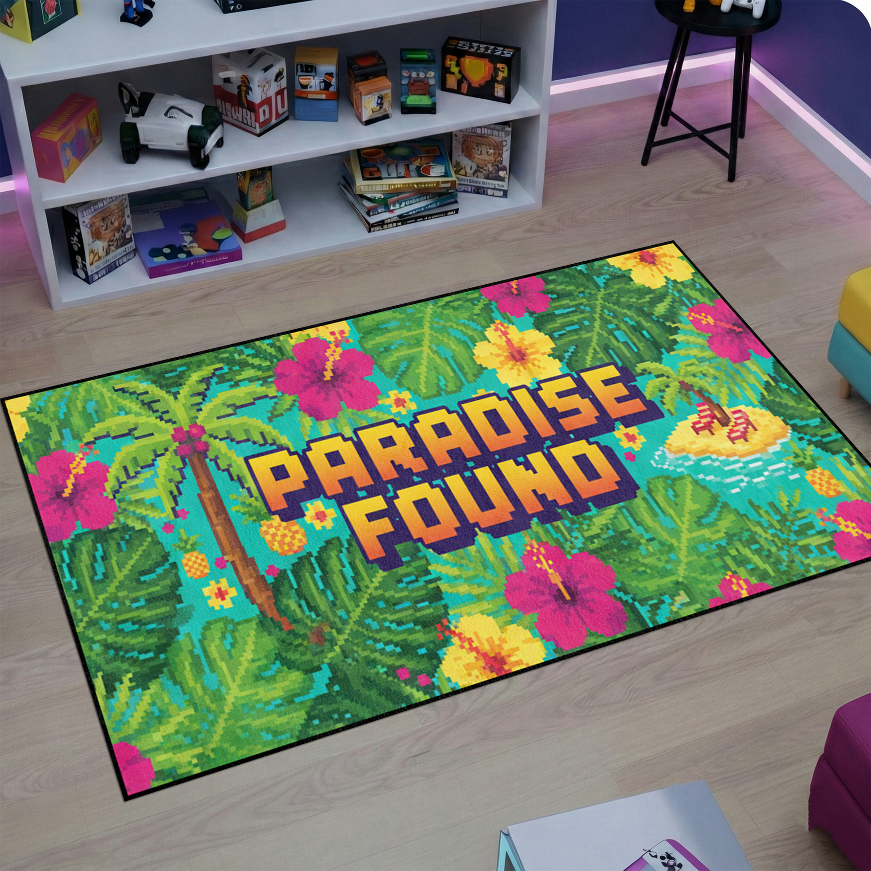 Modern ve tropikal temalı dekoratif halı tasarımı, merkezde öne çıkan PARADISE FOUND yazısı ile dikkat çeker. Canlı renkler ve doğa motifleri ile enerjik ve eğlenceli bir görünüm oluşturur.