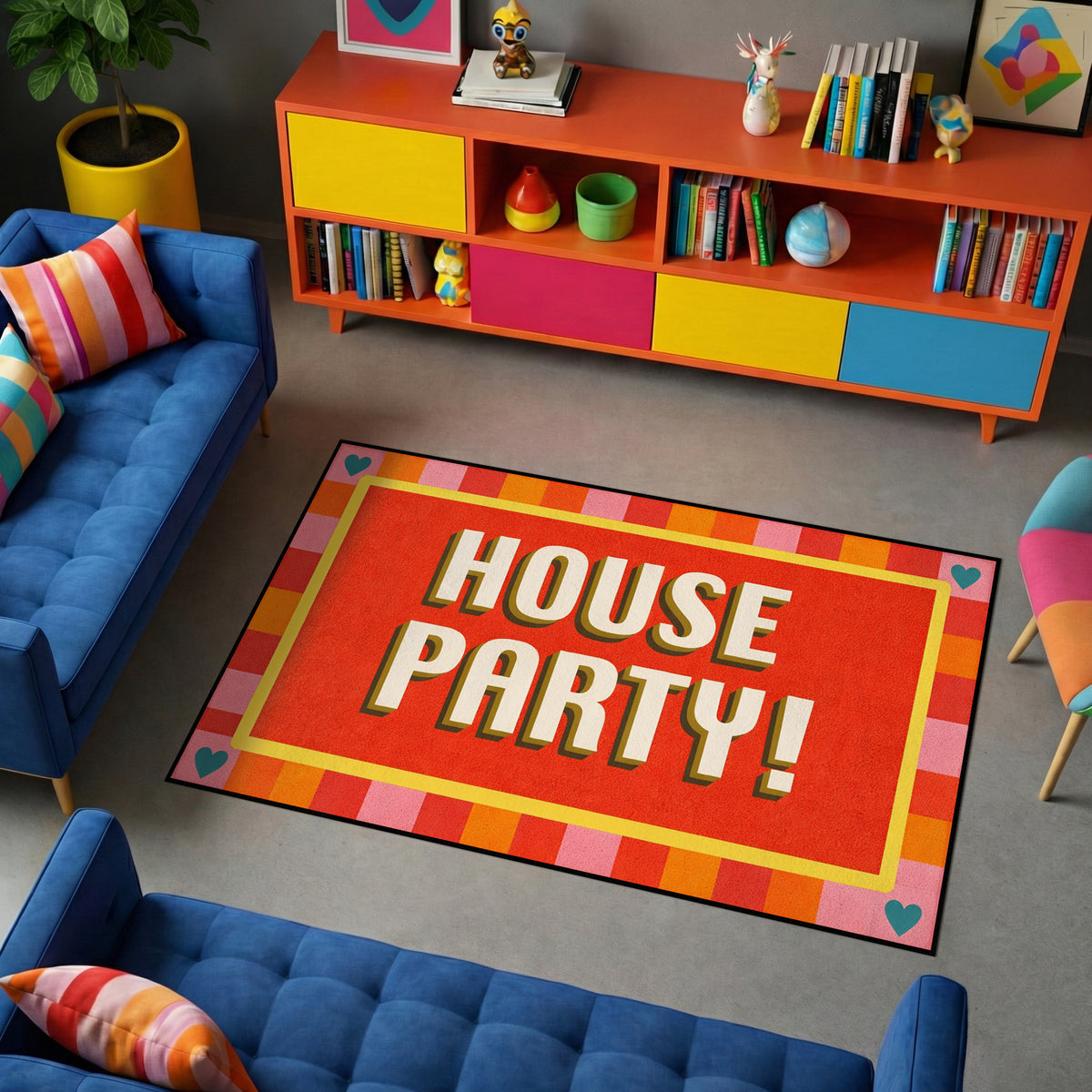 Renkli ve enerjik stilde tasarlanmış dekoratif halı, merkezde büyük HOUSE PARTY yazısı içerir. Turuncu zemin üzerinde canlı renk blokları ve çerçeve detayları ile eğlenceli ve dikkat çekici bir kompozisyon sunar.