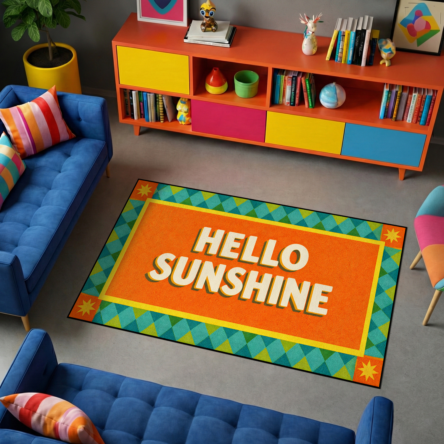 Canlı renklerle tasarlanmış dekoratif halı, merkezde HELLO SUNSHINE yazısı ile dikkat çeker. Turuncu zemin ve geometrik çerçeve detayları ile enerjik ve sıcak bir görünüm sunar.