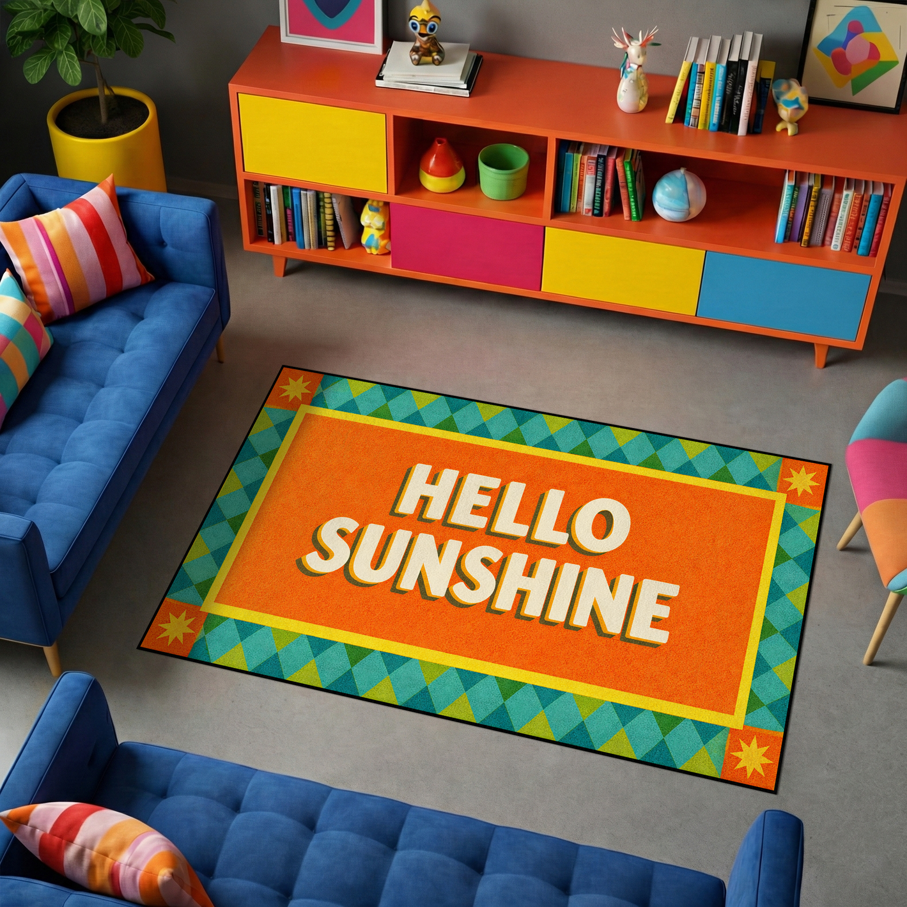 Canlı renklerle tasarlanmış dekoratif halı, merkezde HELLO SUNSHINE yazısı ile dikkat çeker. Turuncu zemin ve geometrik çerçeve detayları ile enerjik ve sıcak bir görünüm sunar.